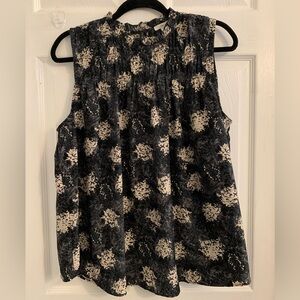 Joie Women’s Black and Cream Patterned sleeveless Blouse. Size Large $10